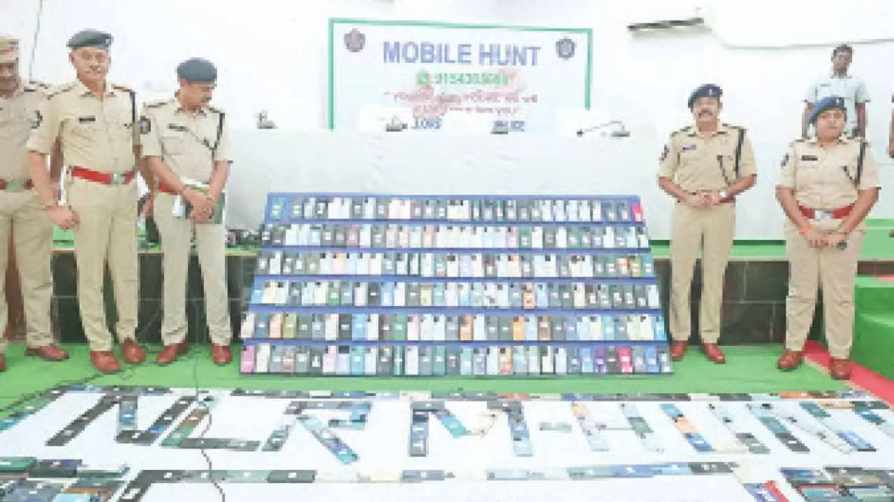 Nellore: 700 mobile phones worth Rs 1.5 cr recovered