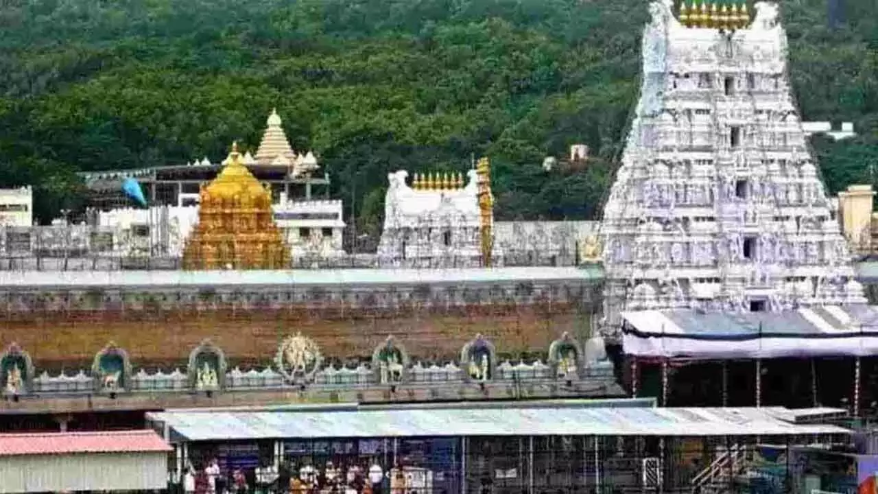 Devotees rush reduces at Tirumala, to take 4 hours for Sarvadarshans