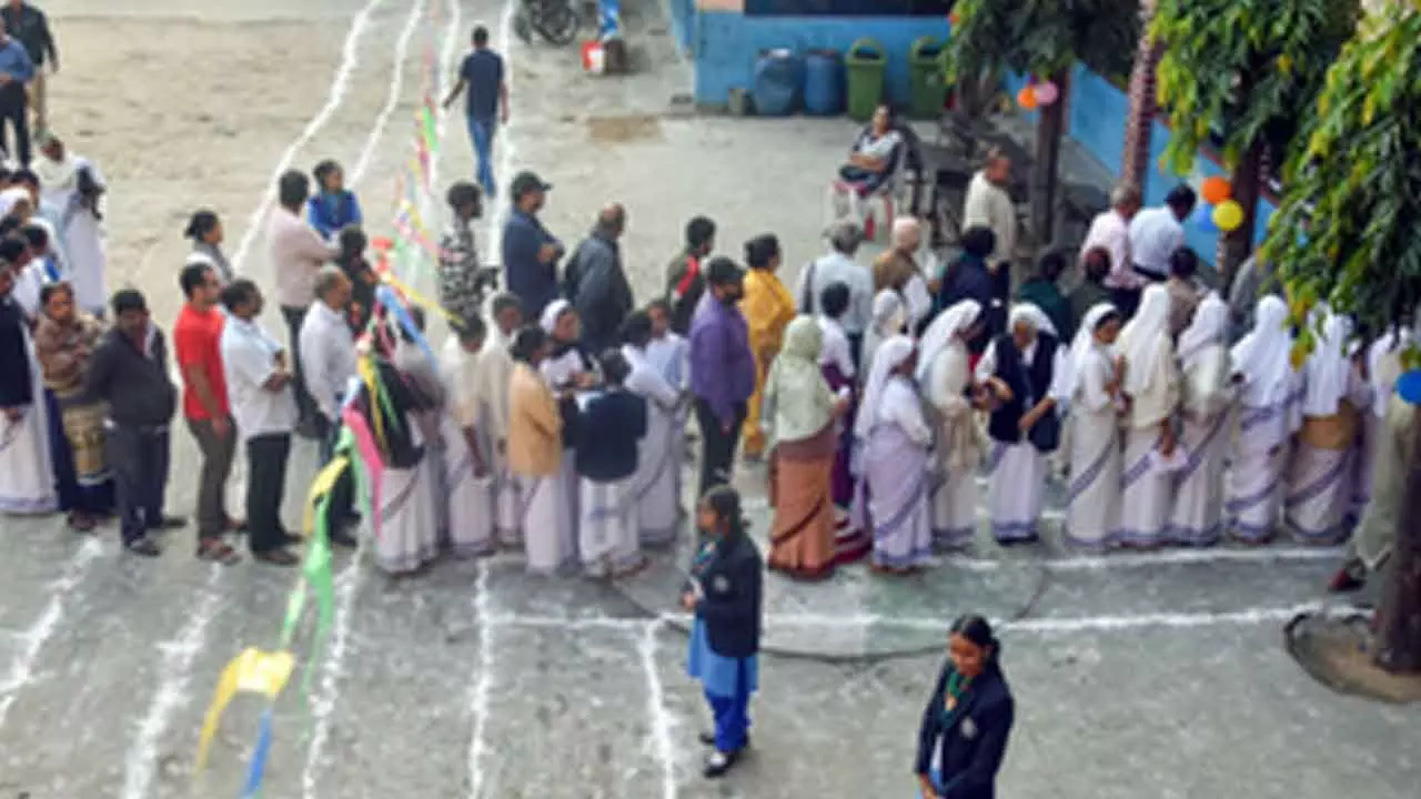 Jkhand records 31.37 pc voter turnout, polling officer in Deoghar removed over bias