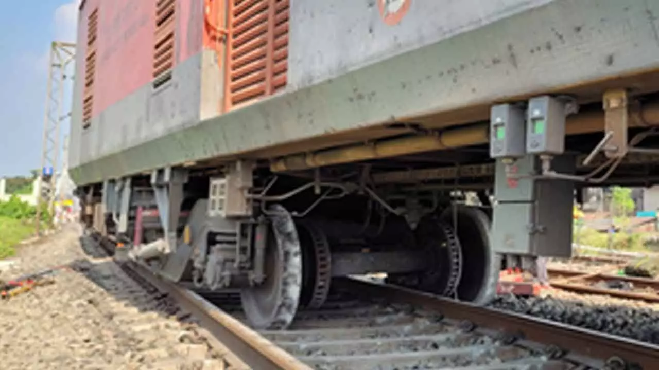 Delhi-Darbhanga Special Train derailed in West Champaran; no casualties