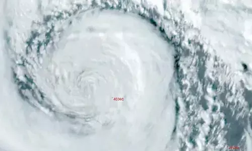 Bomb cyclone leaves hundreds of thousands without power in US