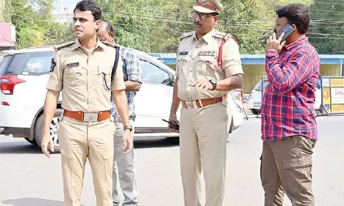 Narrow roads lead to frequent traffic jams in Kurnool