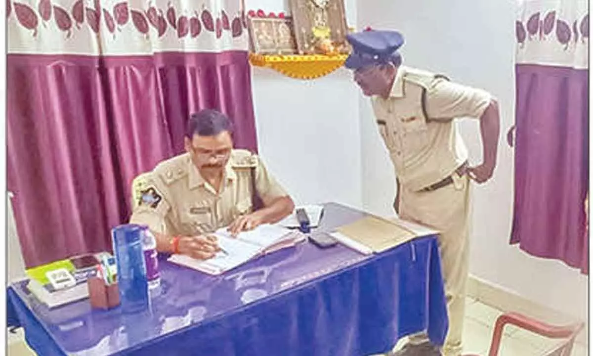 SP conducts surprise inspection of Srikalahasti PS