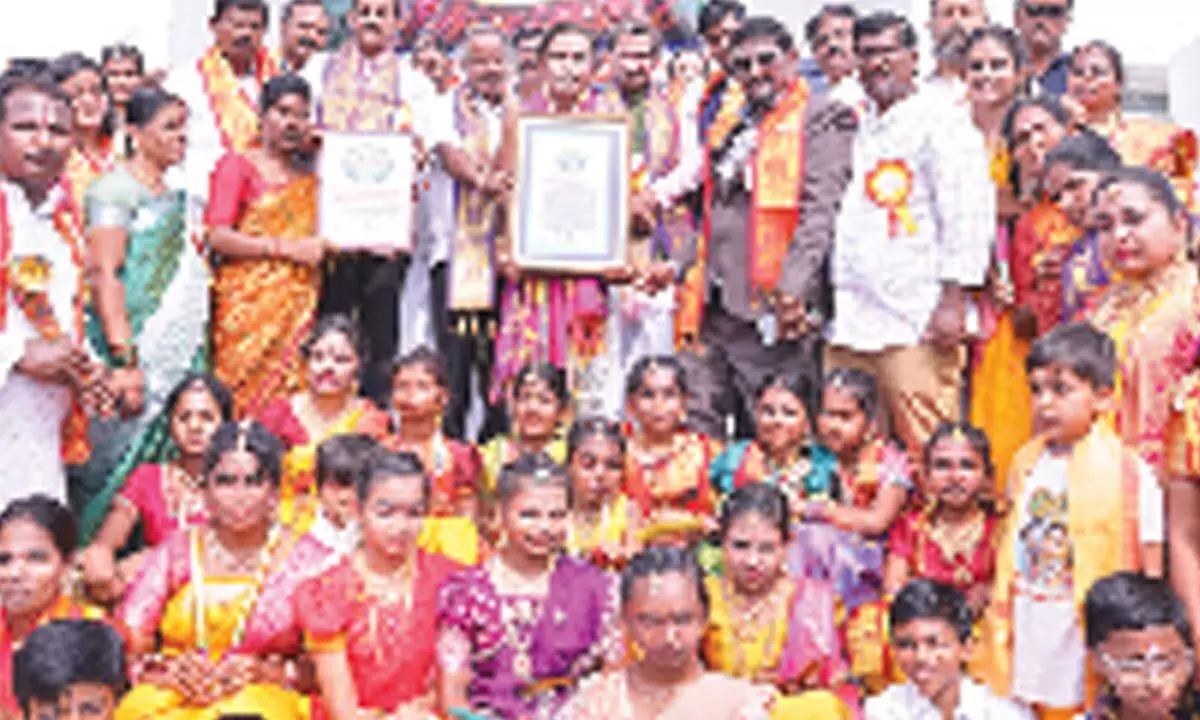 Mass Kolatam at SVU enters Wonder Book of Records