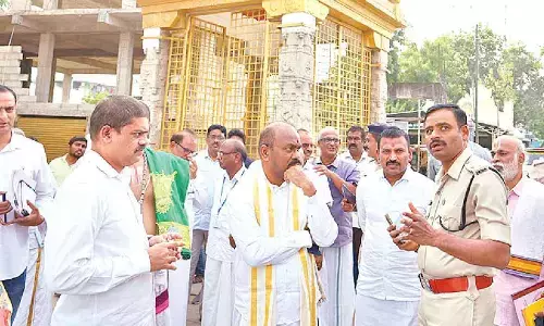 TTD EO inspects Tiruchanoor Brahmotsavam arrangements