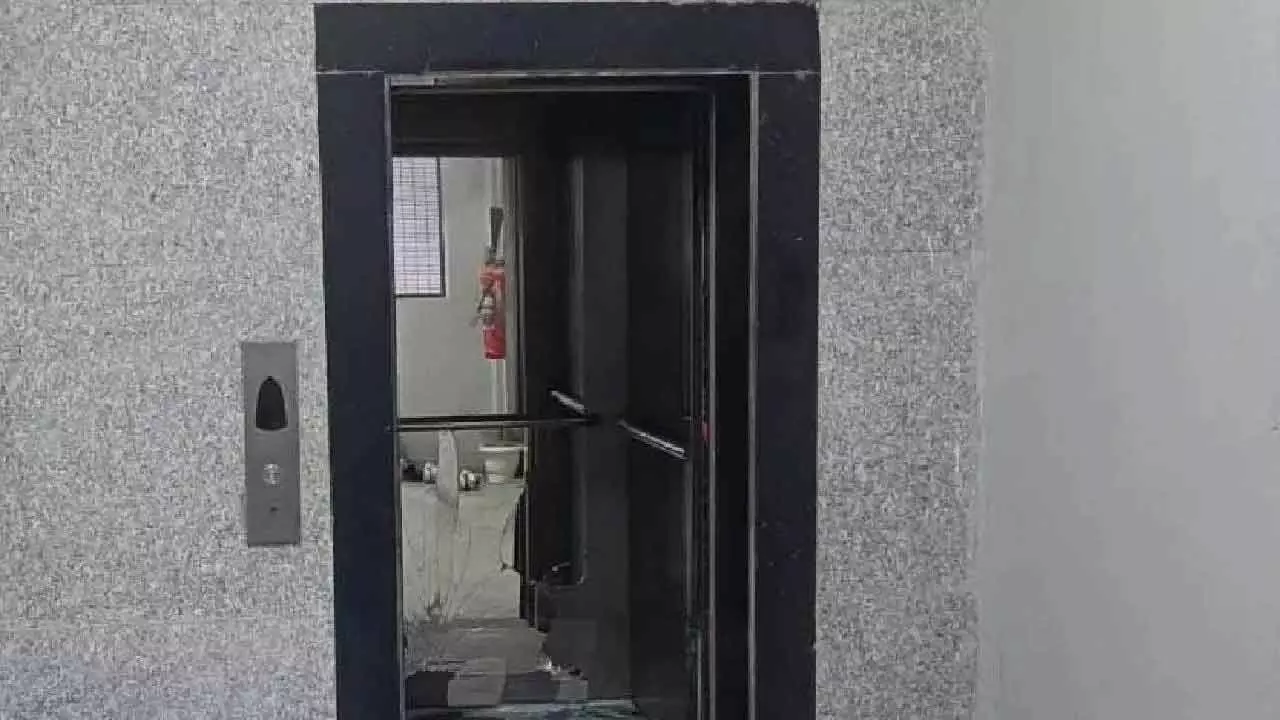 6 injured as lift crashes in Bahadurpura apartment