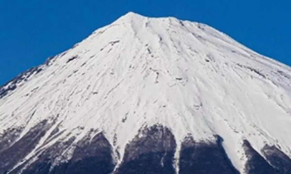 Japans Yamanashi plans to raise entry fee for Mount Fuji climbers