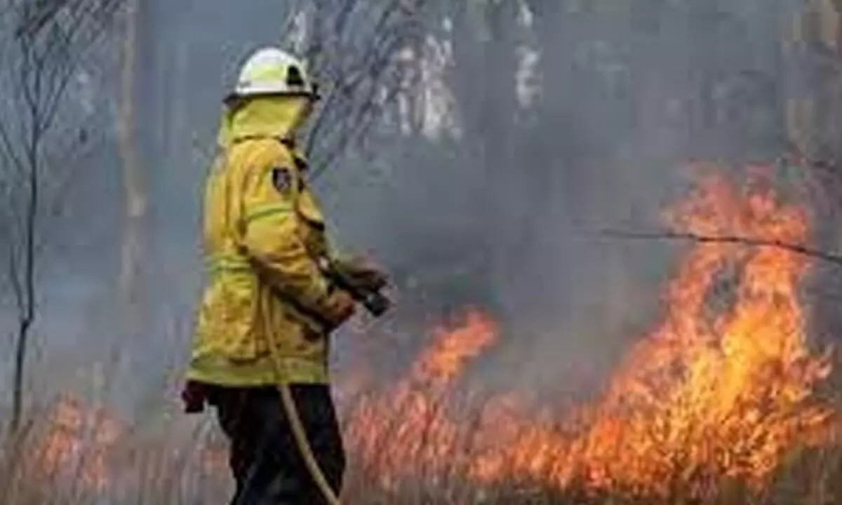 Life-threatening bushfire prompts evacuation orders in Western Australia