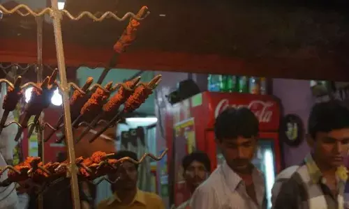 Hotels, mandi houses flout closing deadline right under nose of cops