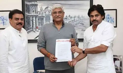 Pawan Kalyan meets Gajendra Singh Shekhawat, discusses on tourism