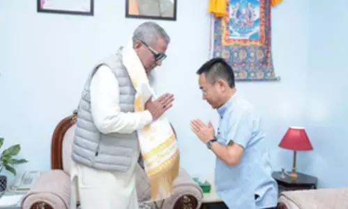 Sikkim CM calls on Guv, extends greetings on Constitution Day