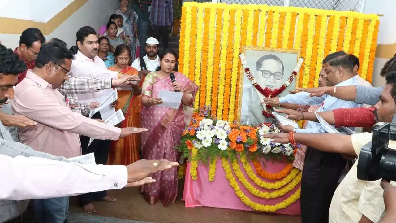 Municipal Commissioner Narapureddy Mourya administering oath to the staff on the occasion of the Constitution Day on Tuesday