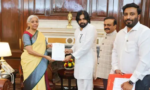 Pawan presents wishlist to Union ministers