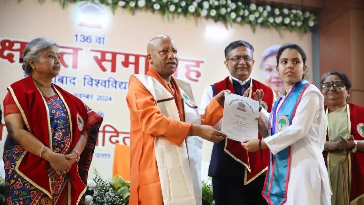 Yogi attends 136th convocation of AU