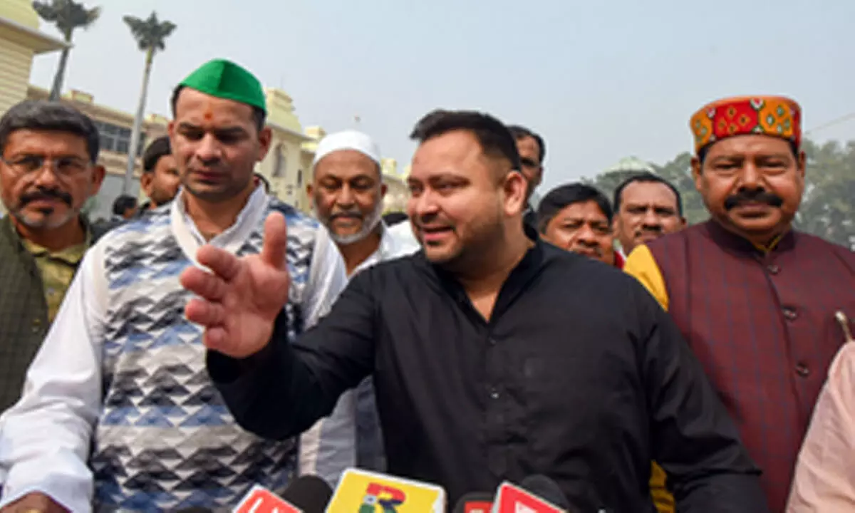 Tejashwi demands action against rebel MLAs of Grand Alliance