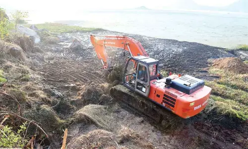 De-silting of Bhadrakali Lake begins