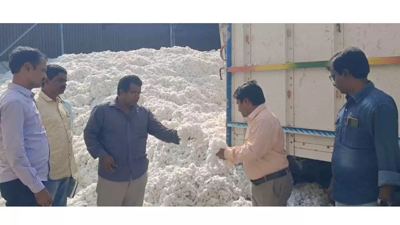 Cotton farmers seek more purchasing centres