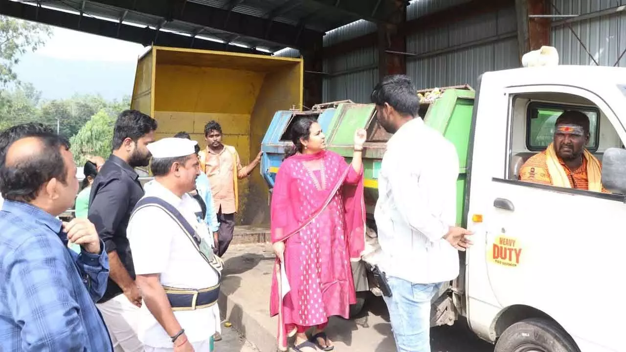 Tirupati: Commissioner inspects garbage transfer station