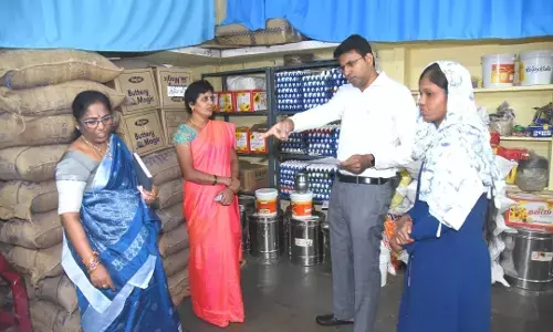 District Collector Conducts Surprise Inspection, Ensures Quality Meals for Students