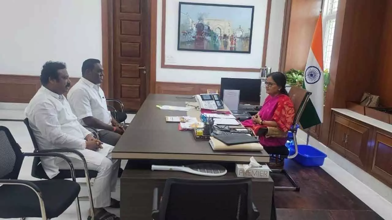 Cantt-GHMC merger: MLA Sriganesh meets Chief Secretary Santhi Kumari