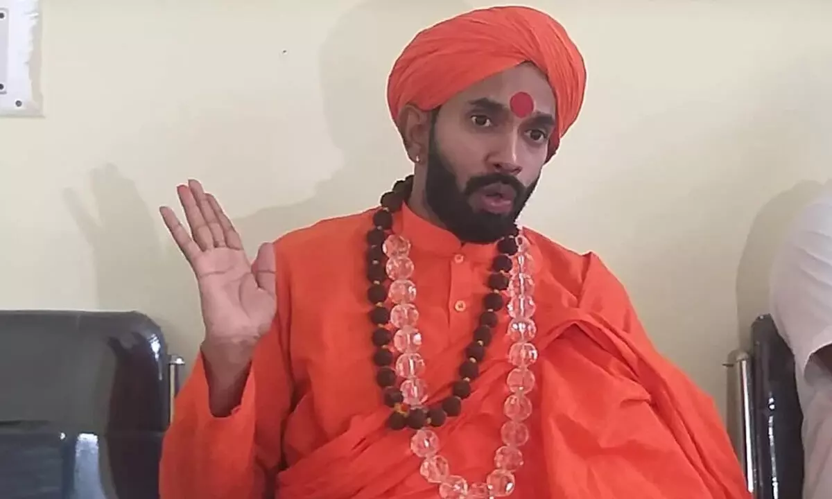 Swamiji on fire over neglect of victims of Shiroor landslide