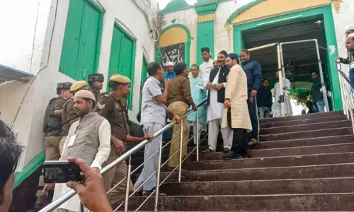 SC halts trial court proceedings in Sambhal mosque dispute