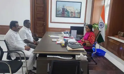 Cantt-GHMC merger: MLA Sriganesh meets Chief Secretary Santhi Kumari