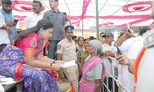 Govt keen on providing pothole-free roads: HM