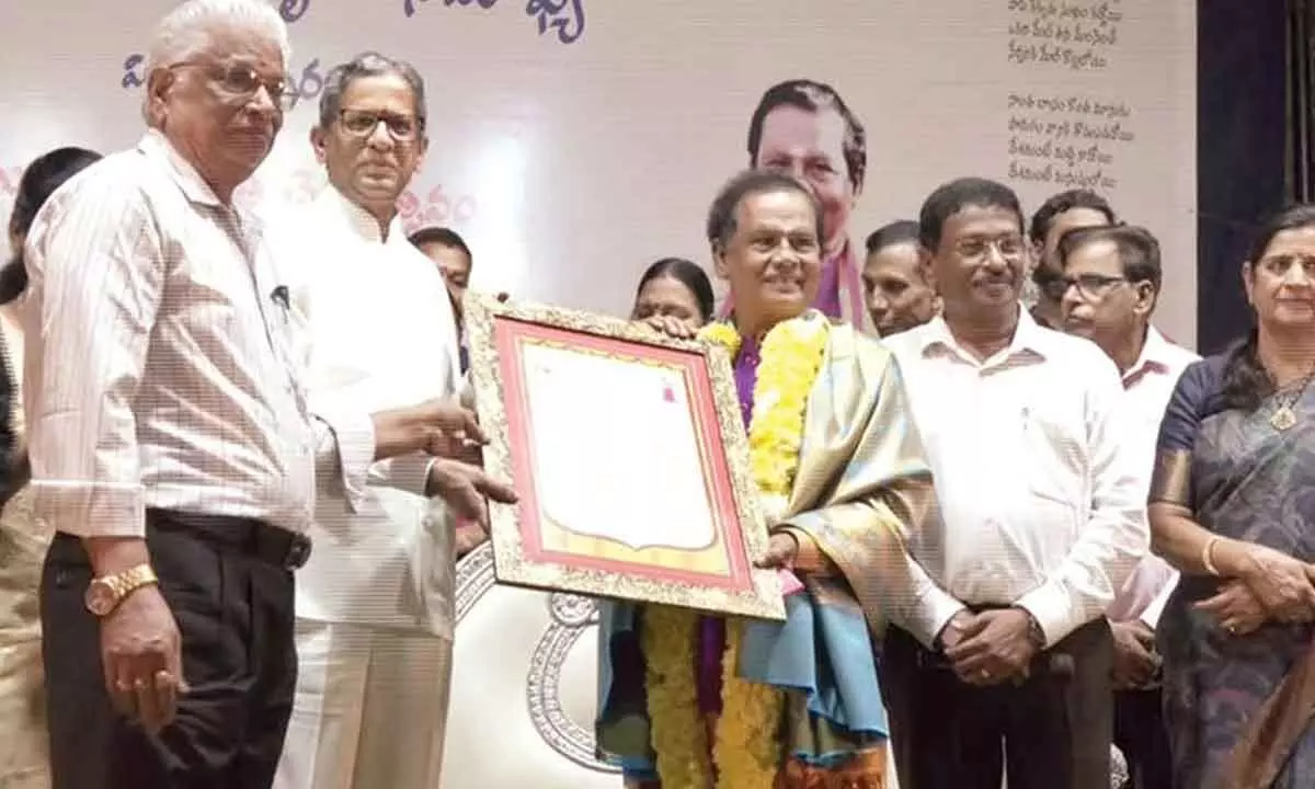 Stage artiste Meegada receives Gurajada award