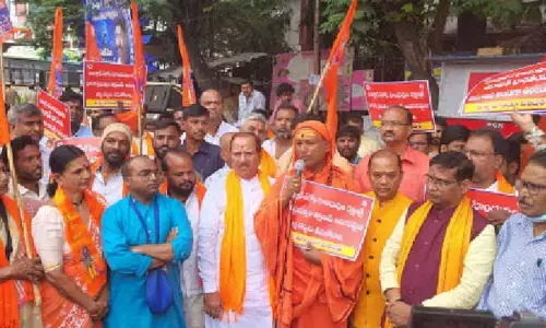 VHP stages protest against anti-Hindu violence in Bangladesh