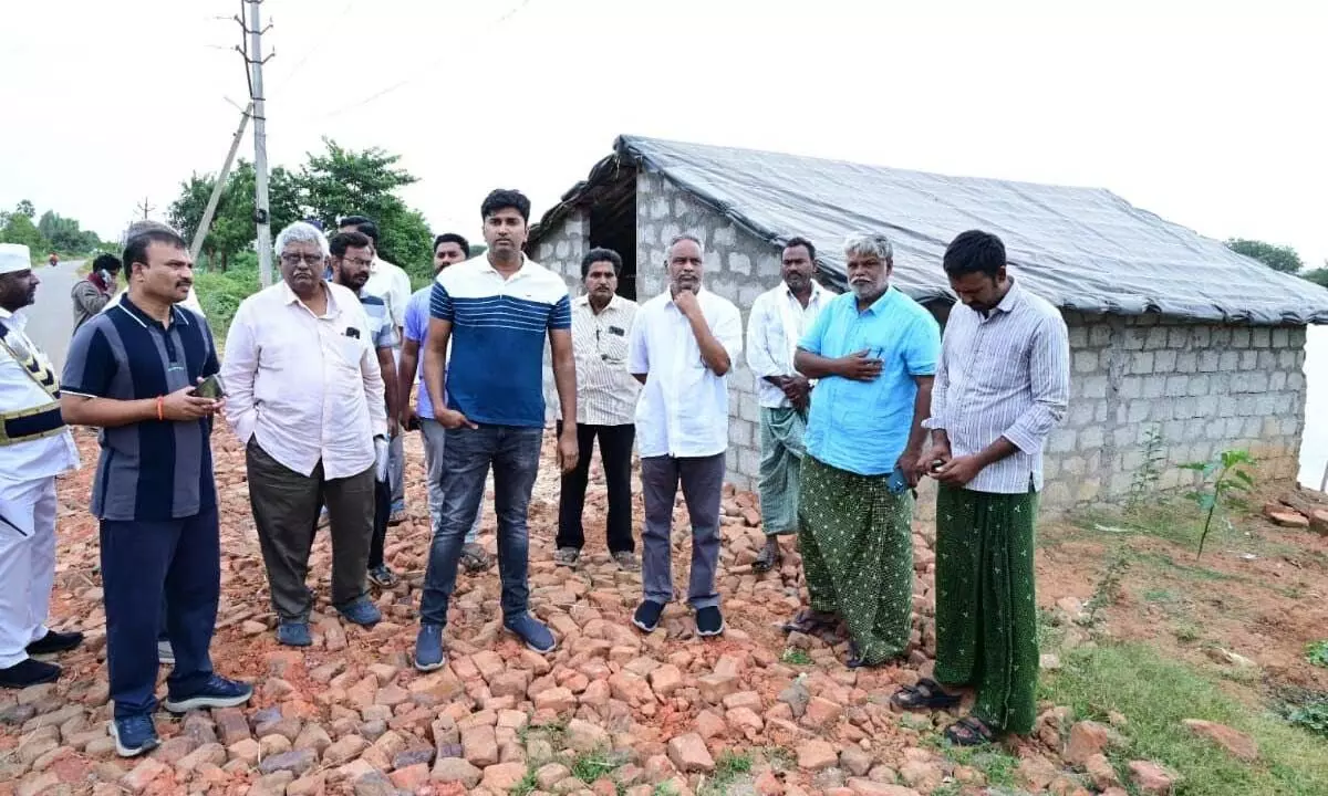 VMC commissioner Dhyana Chandra interacting with residents during his visit in 64 division in Vijayawada on Sunday