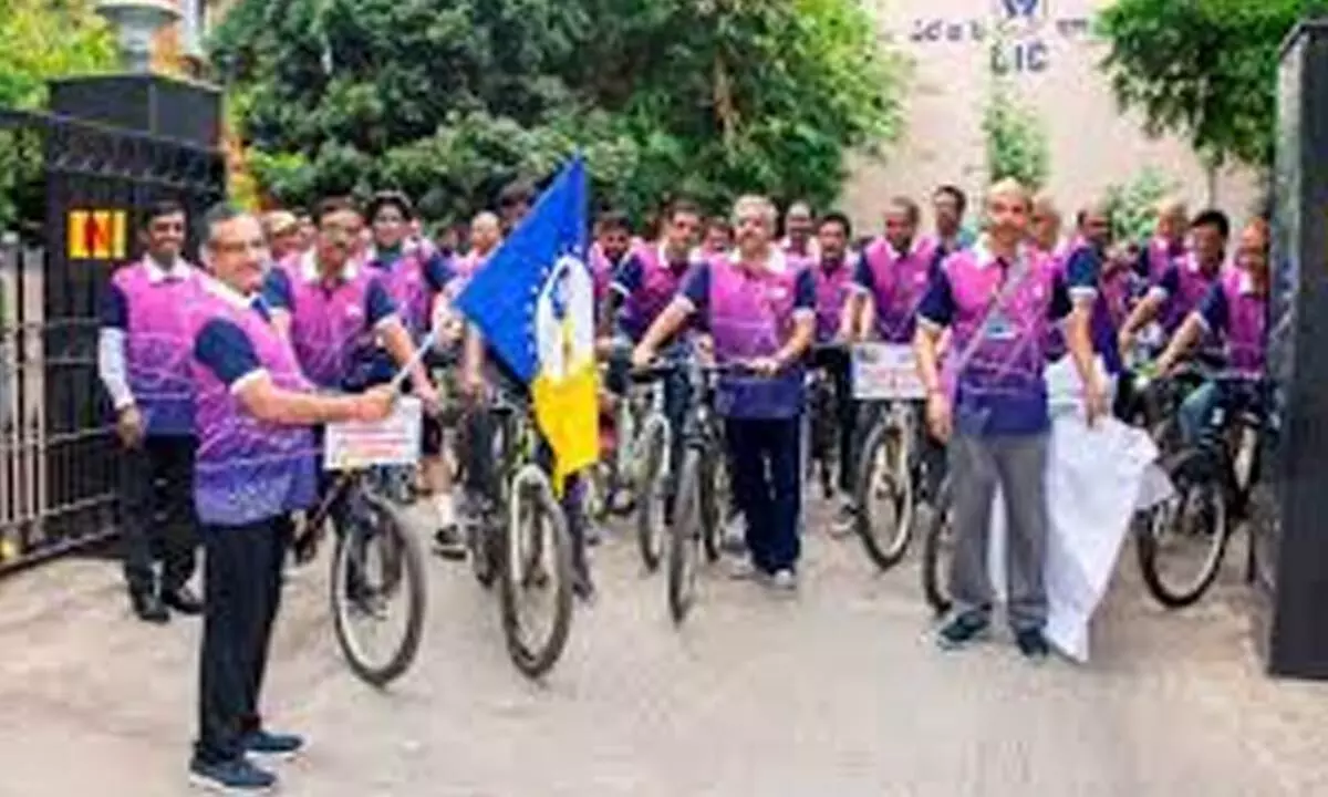 LIC holds cycle rally to promote awareness on environment