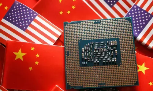 US bans 140 Chinese tech cos