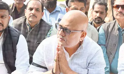 Cong workers scuffle with police in Lucknow