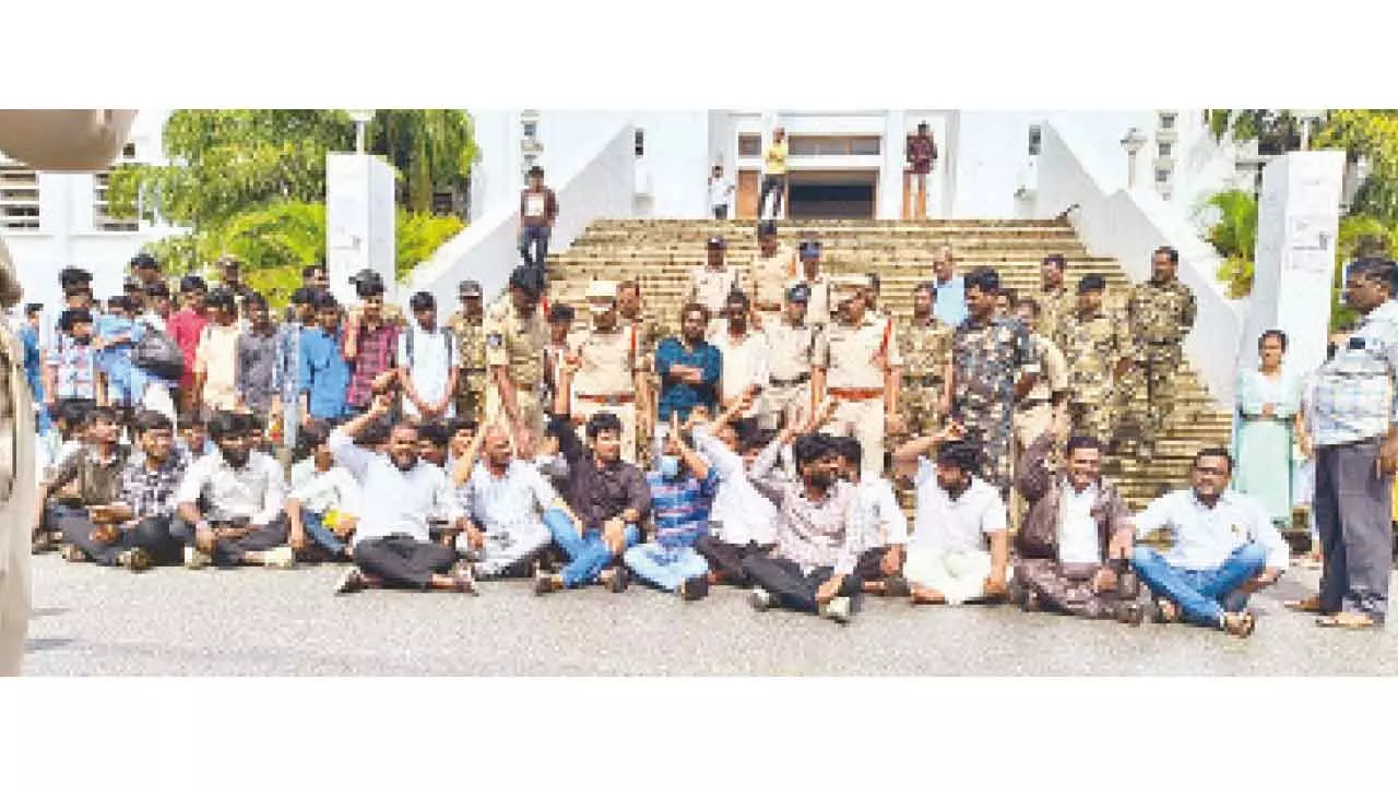 Activists of SC, ST, BC and Minority organisations staging a dharna before SVU Administrative building in Tirupati on Tuesday