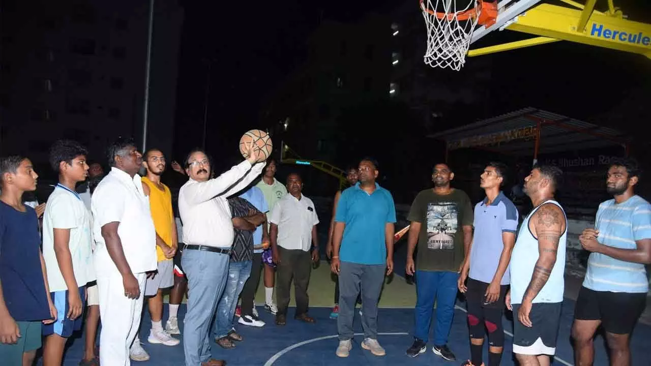 Kurnool: Nutritious food distributed to basketball players