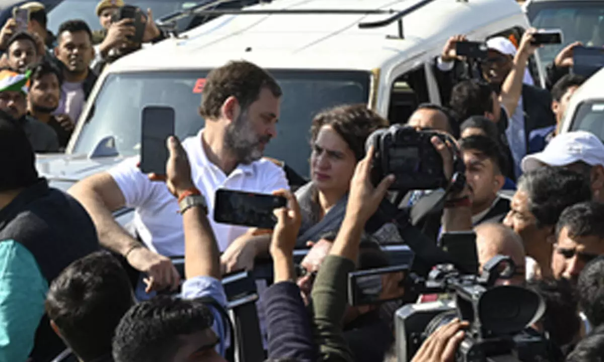 LoP Rahul, Priyanka on way to violence-hit Sambhal stopped at Ghazipur border