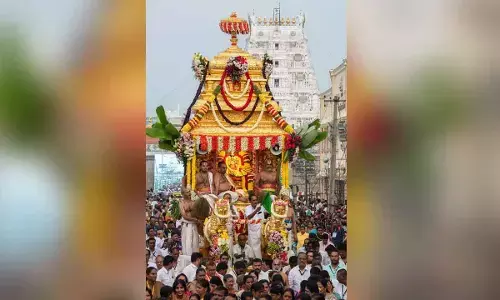 Tirupati: Swarnaratham procession held