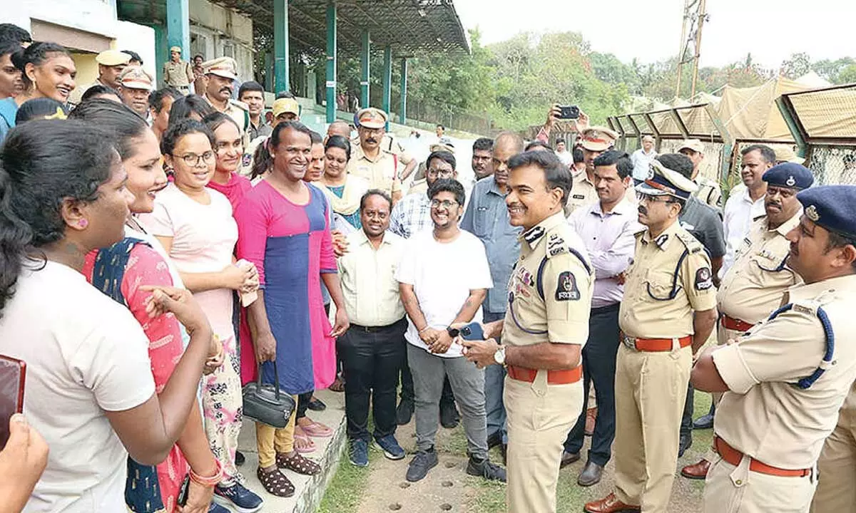 44 transgenders recruited as traffic police assistants