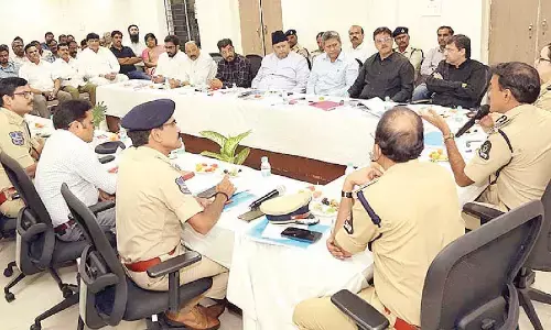 Hyderabad CP holds meet on easing traffic congestion