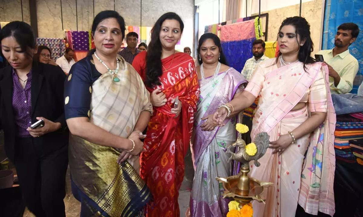 Renu Desai at Save the Weave  handloom  exhibition Launch at Room9