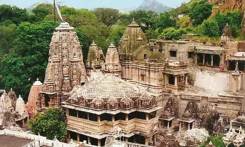 Eklingji temple in Udaipur bans mobile, short dresses