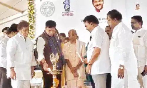 Minister Sridhar Babu unveils free breakfast scheme