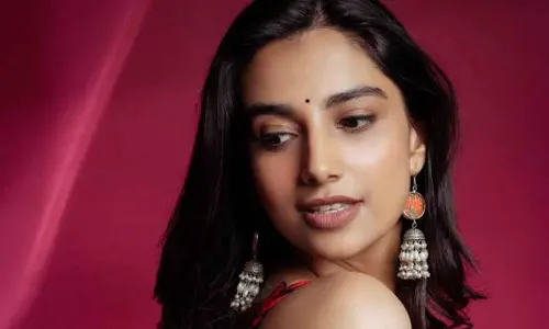 Meenakshi sizzles with some spice