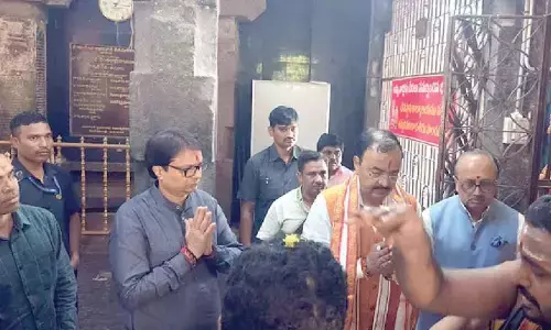 UP Dy CM offers prayers at Amaralingeswara Swamy temple