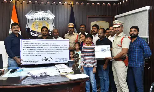 Prakasam SP AR Damodar receiving a drone camera from NRI T Venkata Rao in Ongole on Sunday