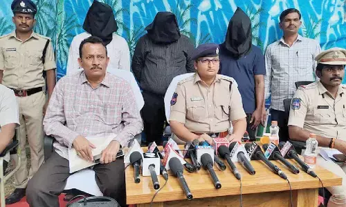 Cyber racket busted, 3 held, one at large