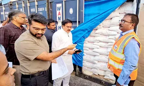 Manohar inspects VCFS, orders seizure of 483 tonnes of rice