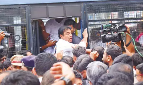 Will pack off  ‘Congress Thalli’ statue to Gandhi Bhavan: KTR