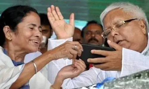 Lalu backs Mamata as INDIA bloc leader